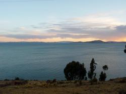 Coucher de soleil sur le Titicaca ...