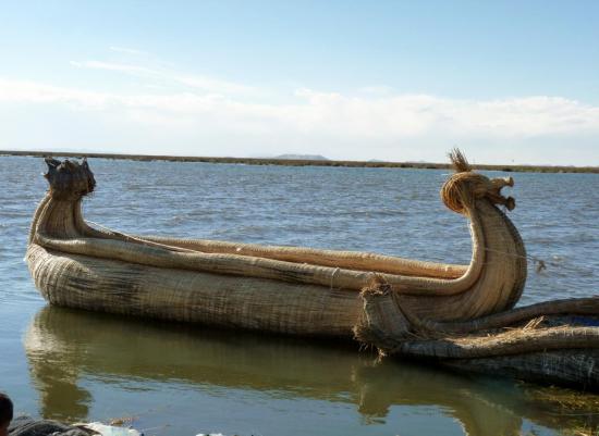 Ile Uros - Bateau en roseau