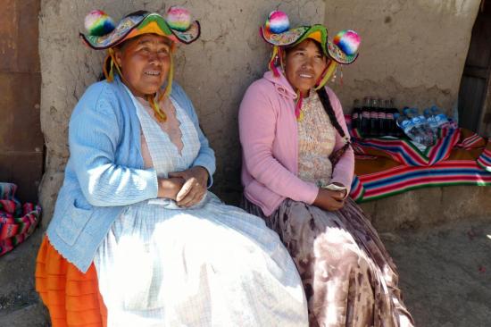 Capachica - Femmes en costume traditionnel