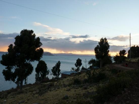 Llachon - Coucher de soleil sur le Titicaca - Pluie de couleurs
