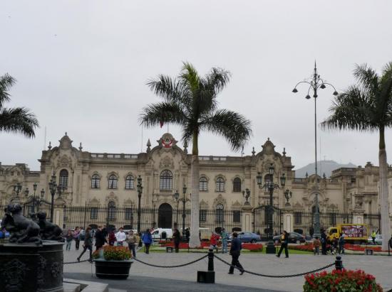 Lima - Plaza de Armas - Palais du Gouvernement