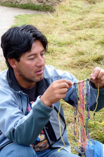 Machu Picchu - Percy expliquant les khipu